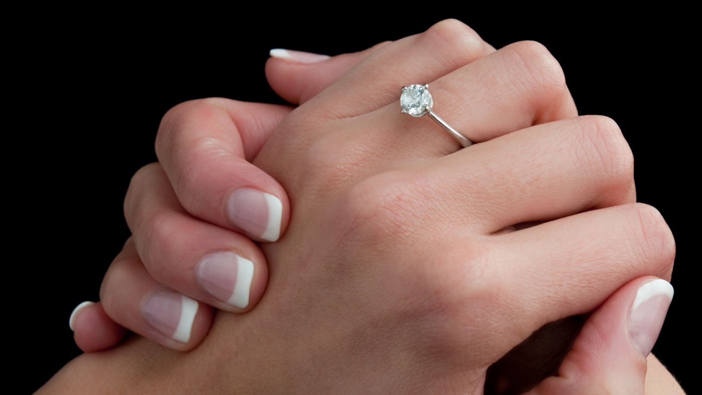 Can A Single Woman Wear A Diamond Ring?