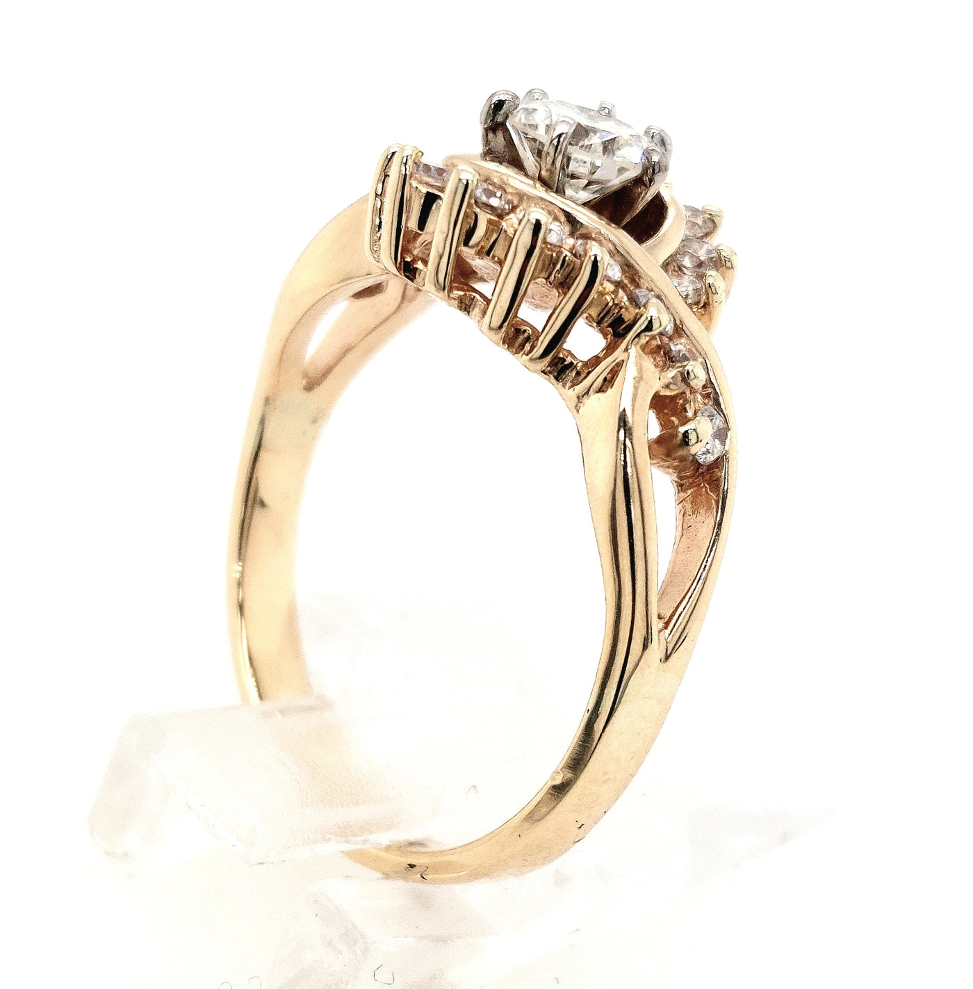 14KY Twisted Halo Diamond Engagement Ring