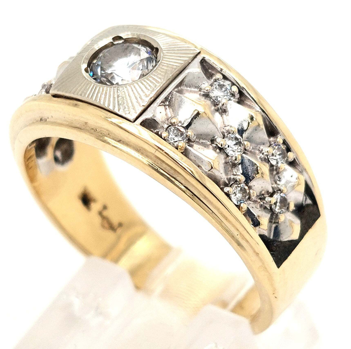 14K Yellow Gold Gent's Diamond Fashion Ring w/ approx 0.40ct RBC center and 0.46ctTW H-I/SI2 Size:9.5 Gram Weig