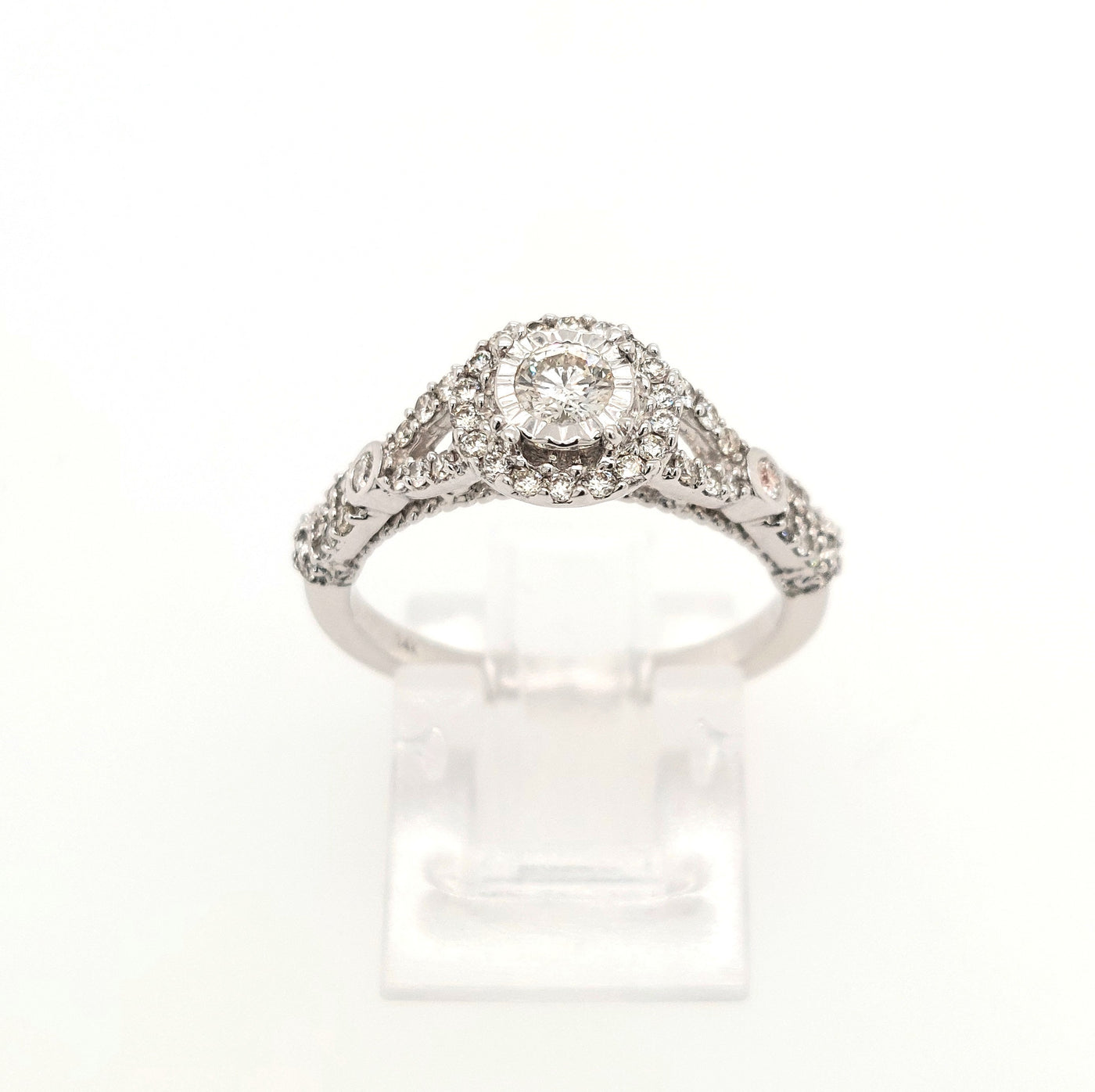 14K White Gold 0.75ctTW Round Halo-Style Diamond Engagement Ring Size:7 Gram Weight:3.6g