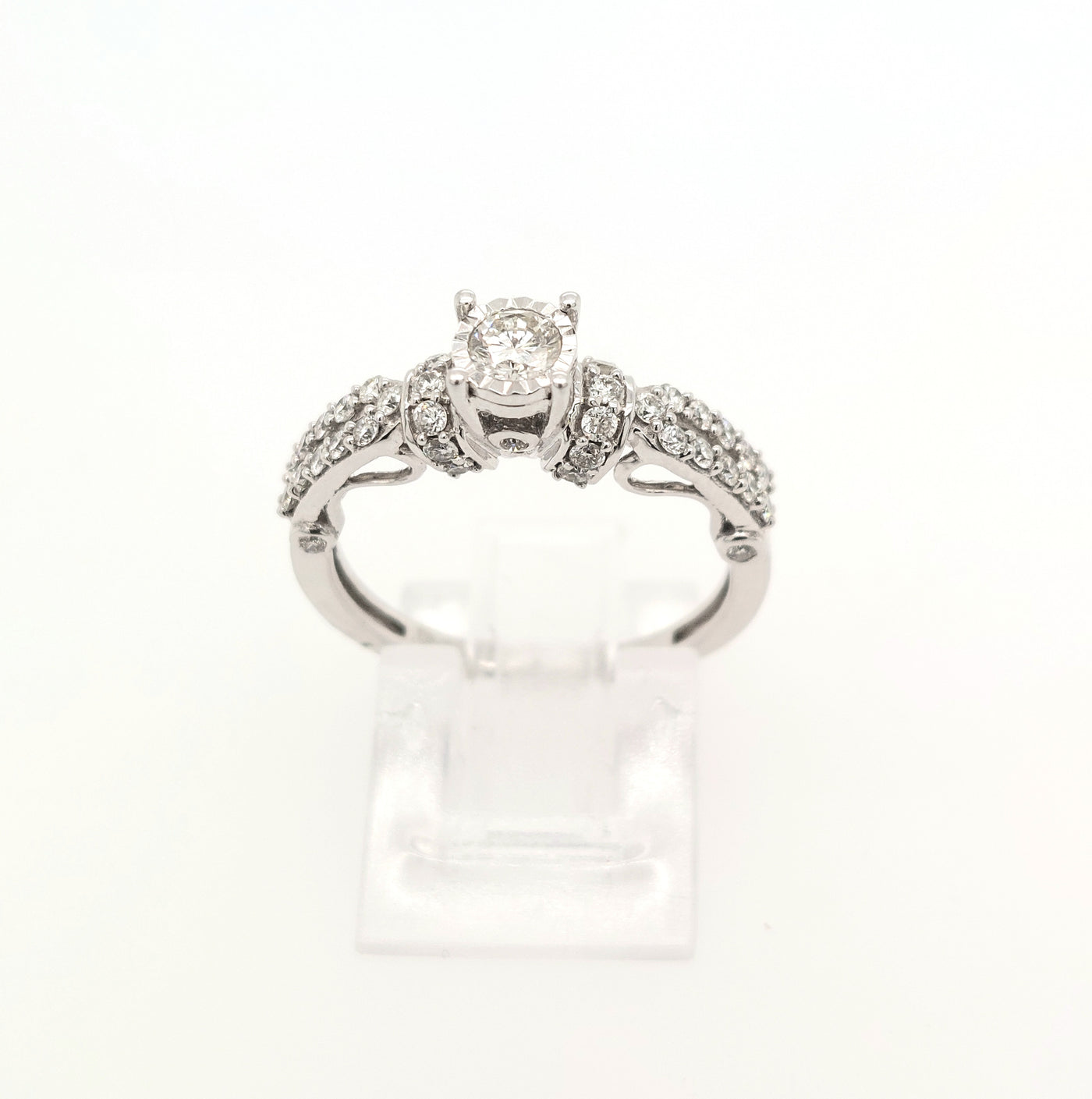 14K White Gold 0.60ctTW Round Diamond Engagement Ring H-I/SI2-I1 Size:7.50 Gram Weight:3.5g