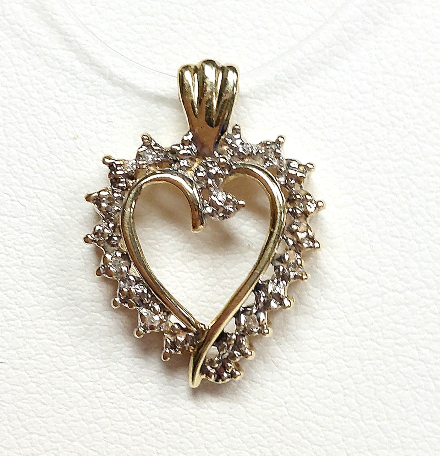 10KY Diamond Heart-Shaped Pendant