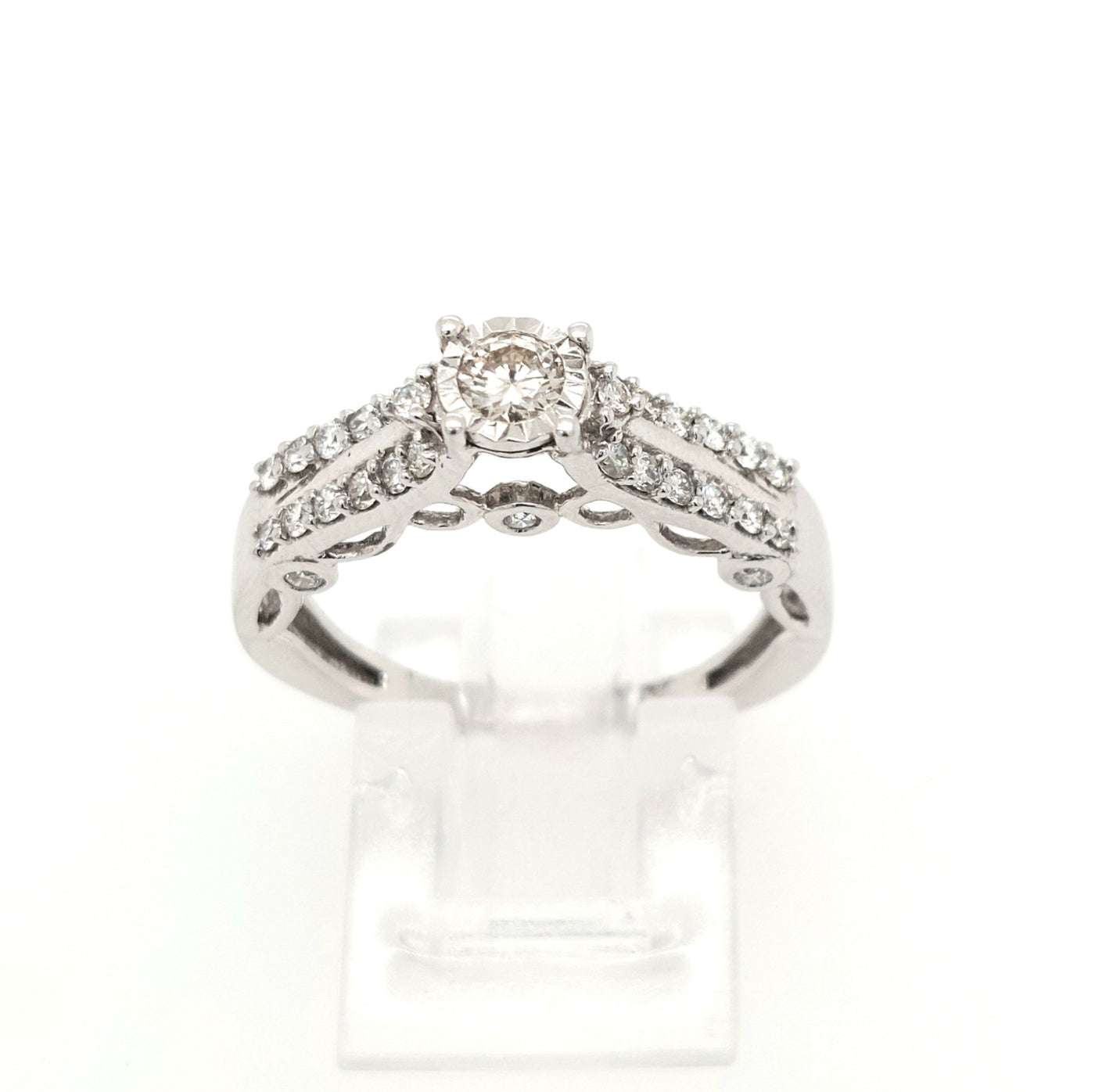 14K White Gold 0.60ctTW Round Diamond Engagement Ring Size:7 Gram Weight:4.3g