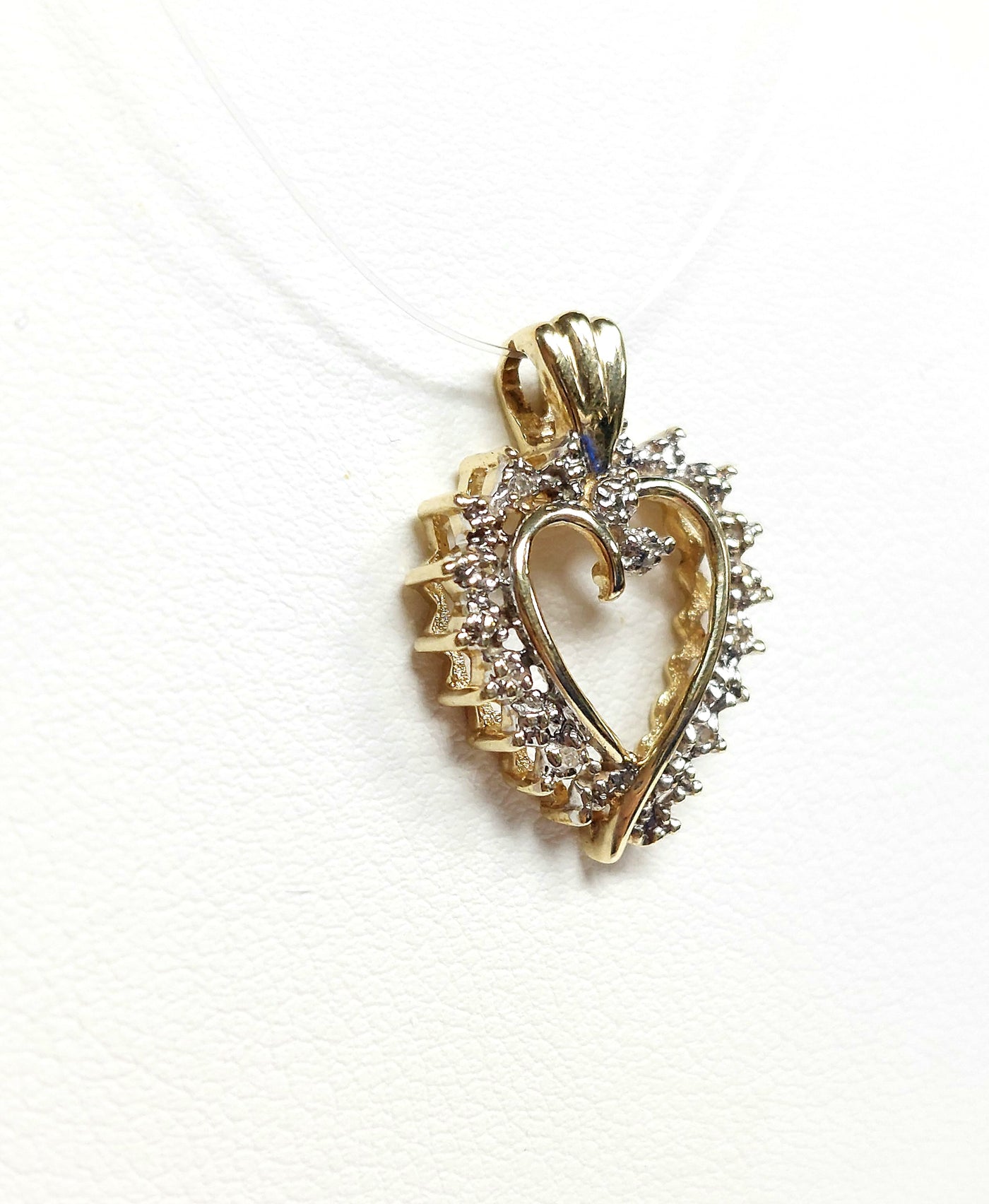 10KY Diamond Heart-Shaped Pendant