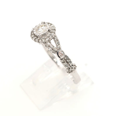 14K White Gold 0.75ctTW Round Halo-Style Diamond Engagement Ring Size:7 Gram Weight:3.6g